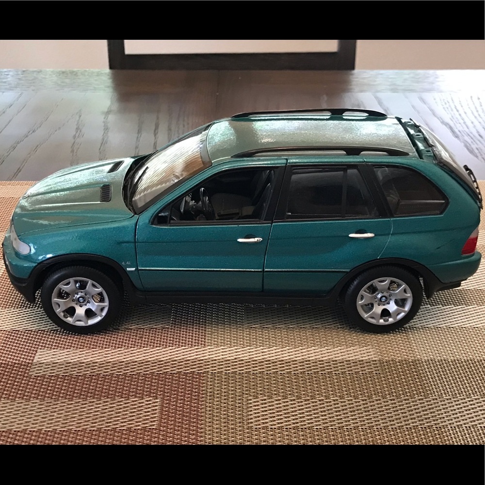 BMW X5 Model 1/18 (Metal)